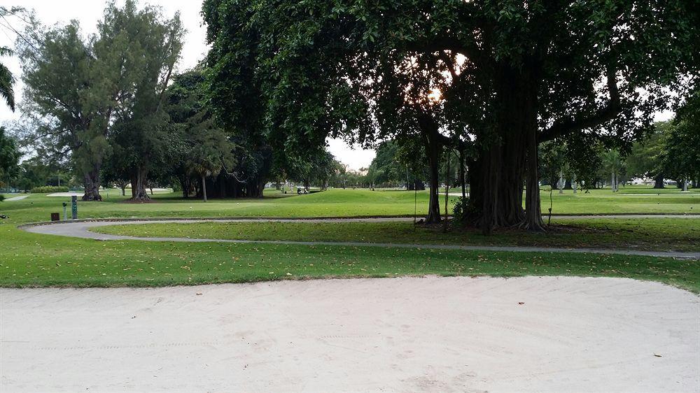 Hollywood Beach Golf Resort Екстер'єр фото